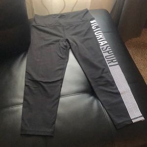 Victoria Sport crop leggings